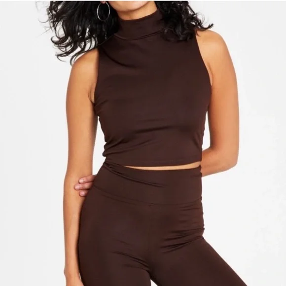 💥 NWT Bar III Brown Mock Neck Cropped Top - Picture 1 of 3